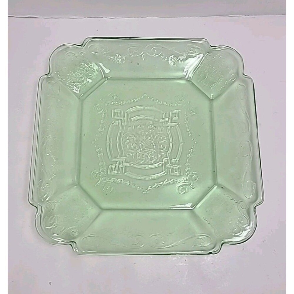 VTG 2 Lorain uranium Green Luncheon Plates By Indiana Glass 7.75" 1930's Chips